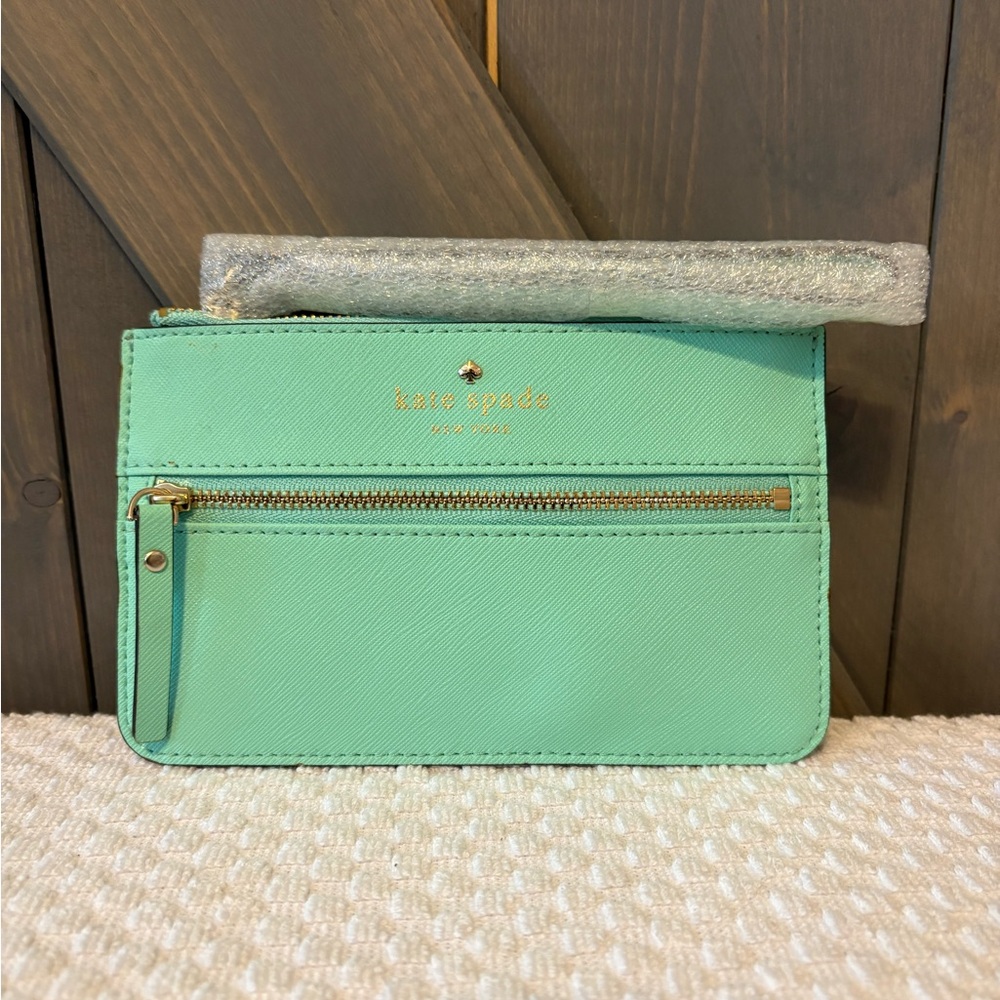 KATE SPADE Mikas Pond Bee
Leather Wristlet Wallet Zippered
Mint Green
